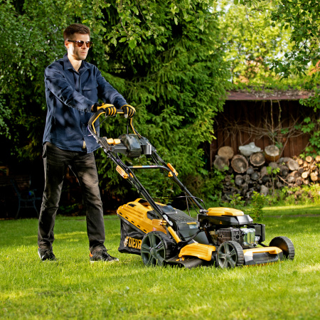 Газонокосилка бензиновая GLD-520SP-VE, 196 см3, ширина 52 см, привод, вариатор, электрический старт, 60 л Denzel цена