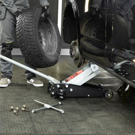 Домкрат гидравлический подкатной, 3 т, высота подъема 140-520 мм Matrix цена