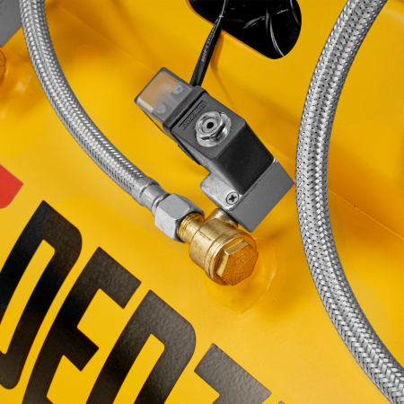 Компрессор безмасляный, малошумный DLS 1800/100,1800 Вт, 3x600, 100 л, 345 л/мин Denzel