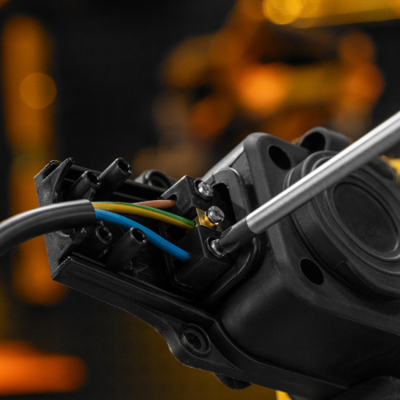 Шнур сетевой Energy Series, ПВС, 3 м, 3 x 1 мм, с неразборной вилкой, черный, Denzel цена