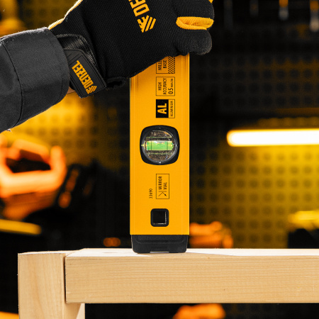 Уровень алюминиевый, магнит., фрезерованный, 3 глазка (1 зеркал.) 0,5 мм/м, 400 мм Denzel цена