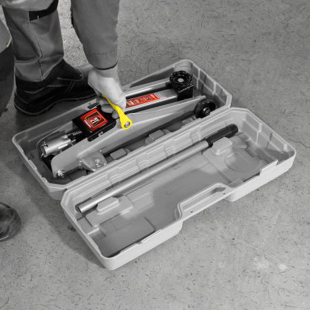 Домкрат гидравлический подкатной, 2 т, высота подъема 135-385 мм, в пластиковый кейсе Matrix цена