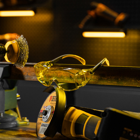 Очки защитные открытые, поликарбонатные, увеличенная желтая линза, регулируемые дужки Denzel цена