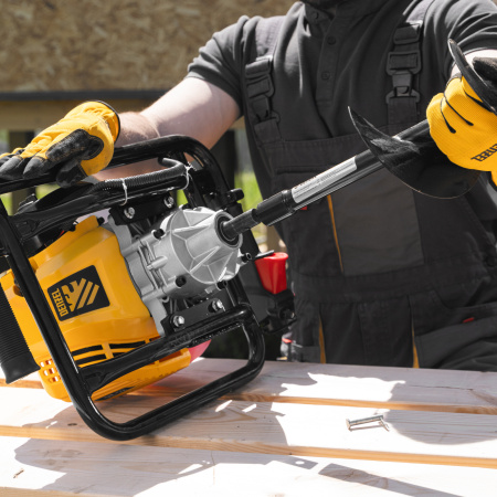 Мотобур DX-52, объем двигателя 52 см3, соединение 20 мм, без шнека Denzel