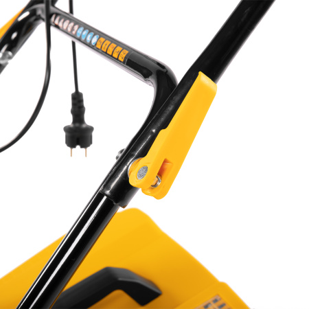 Газонокосилка электрическая GM-2000, 2000 Вт, ширина 43 см, 6 уровней, травосборник 45 л. Denzel цена