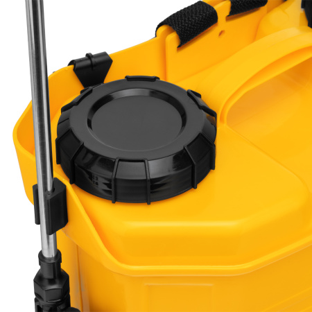 Опрыскиватель ранцевый аккумуляторный D-16LA, 16 л, 12 В, 8 Ач Denzel цена