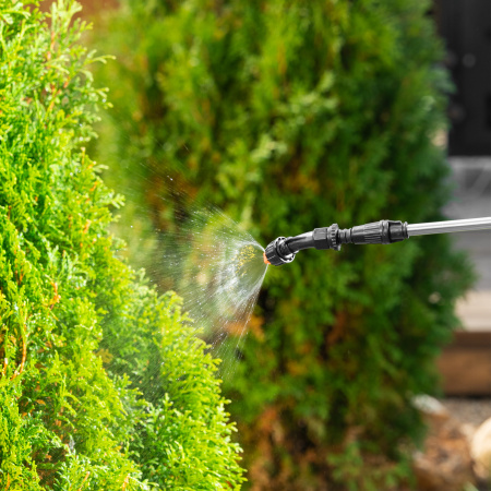 Опрыскиватель ранцевый аккумуляторный D-12LA, 12 л, 12 В, 8 Ач Denzel цена