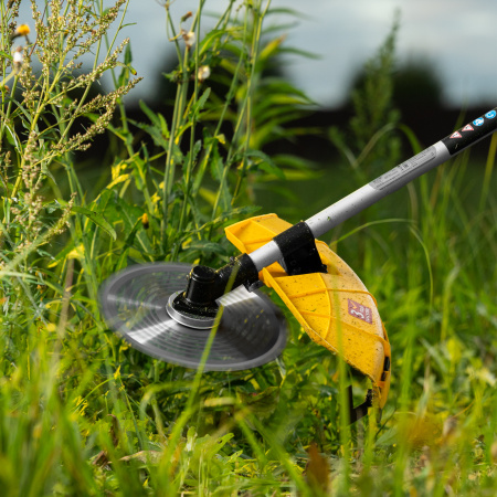 Триммер бензиновый DGT-52-PRO, анти-вибро, 52 см3, неразъем, состоит из 2 частей Denzel цена