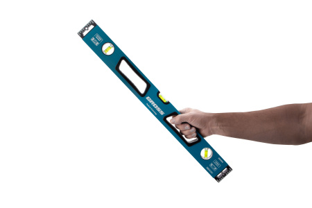 Уровень алюминиевый, 600 мм, усиленный с ударопрочными заглушками, рукоятки, 3 глазка Gross цена