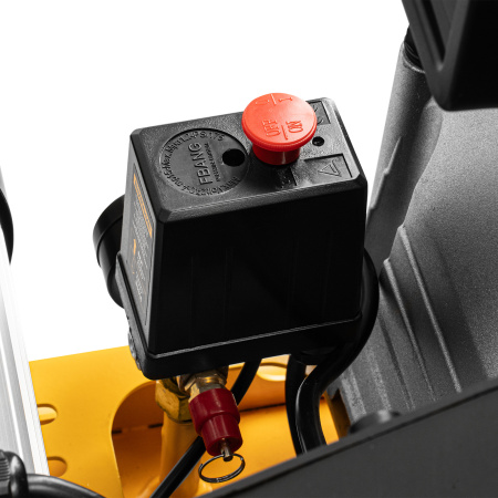 Компрессор воздушный рем. привод BCI 2200/100, 2,2 кВт, 100 литров, 420 л/мин Denzel