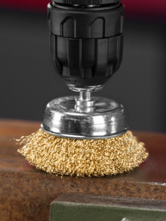 Щетка для дрели, 65 мм, "чашка" со шпилькой, латунированная витая проволока Matrix