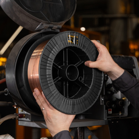 Омедненная проволока ER70S-6, диам. 1 мм, 15 кг, диам. катушки D300 Denzel