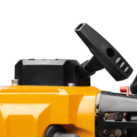 Триммер бензиновый DTS-43S, 43 см3, разъемная штанга, состоит из 2 частей Denzel цена