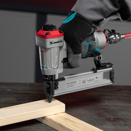 Нейлер финишный, шпилькозабивной пистолет, пневматический, гвоздь 23GA D 0.64 мм  длина 10-30 мм Matrix цена