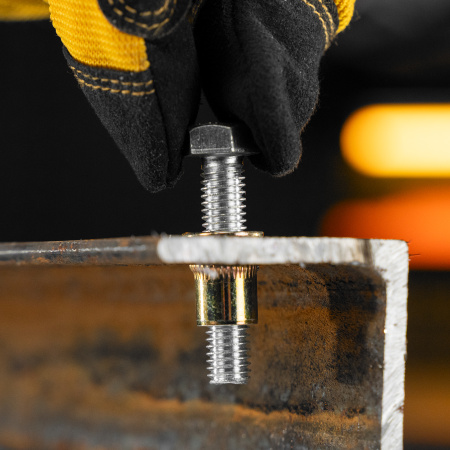 Заклепки резьбовые, стальные, оцинкованные, М8, пластиковый кейс, 40 шт. Denzel цена