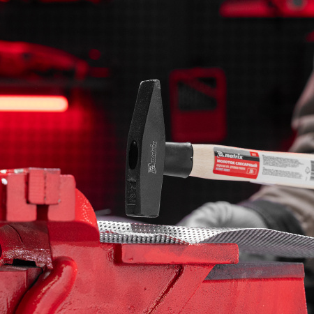 Молоток слесарный, 200 г, квадратный боек, деревянная рукоятка Matrix