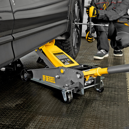 Домкрат гидравлический подкатной 3 т, с фиксатором, быстрый подъем, 135-480 мм, профессиональный Denzel цена