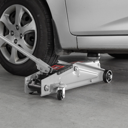 Домкрат гидравлический подкатной, 3 т, высота подъема 130-410 мм, поворотная ручка Matrix цена