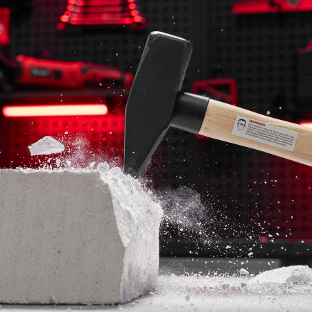 Молоток слесарный, 1500 г, квадратный боек, деревянная рукоятка Matrix