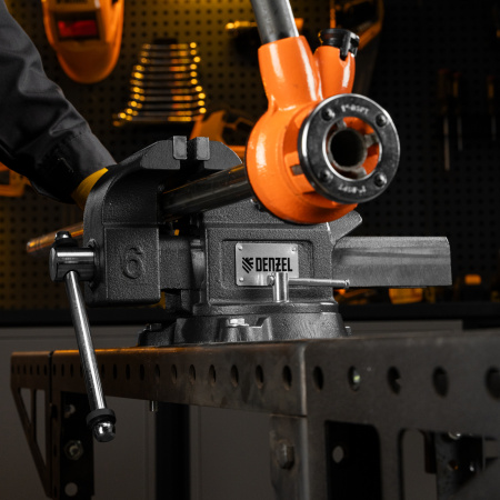 Тиски слесарные BVH-150, 150 мм, поворотные, стальная направляющая, с наковальней //Denzel