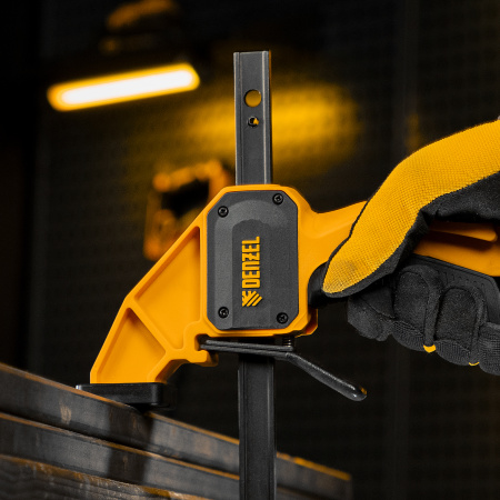 Струбцина F-образная, быстрозажимная, 150 х 80 мм, усиленный нейлоновый корпус Denzel цена