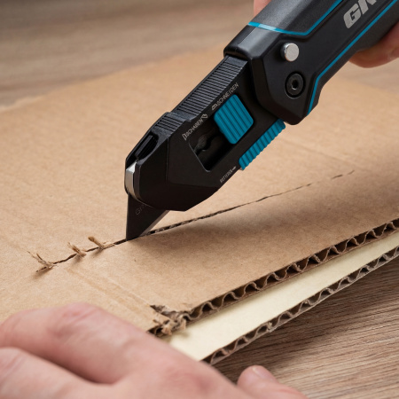 Нож-скребок складной, 19мм, сменное лезвие, SK2, 5 запас. лезвий, алюмин. корпус, клипса GROSS