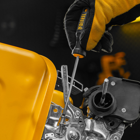 Отвертка SL4х100 мм, CrV, трехкомпонентная рукоятка Denzel