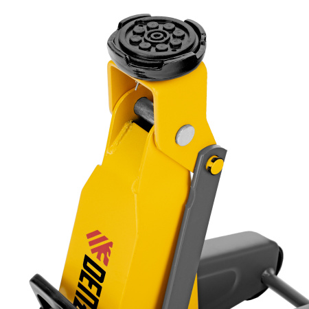 Домкрат гидравлический подкатной, 2 т, 135-385 мм, в пласт. кейсе Denzel цена