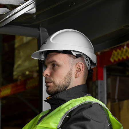 Каска защитная ударопр.«Форвард» (К-05)ABS/PC,комплект со встроен.очк.ОЧК-05 Форвард,белая Denzel цена