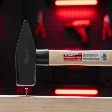 Молоток слесарный, 1500 г, квадратный боек, деревянная рукоятка Matrix