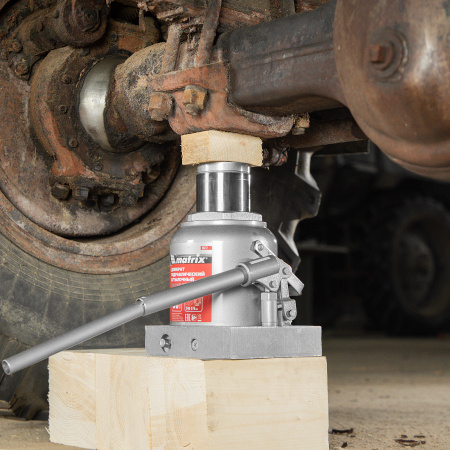 Домкрат гидравлический бутылочный, 50 т, высота подъема 240-370 мм Matrix цена