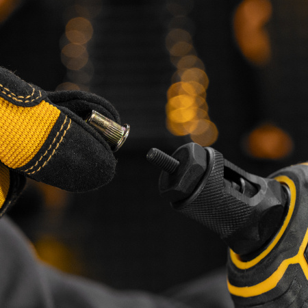 Заклепки резьбовые, стальные, оцинкованные, М5, пластиковый кейс, 100 шт. Denzel цена