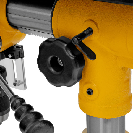 Станок сверлильный радиальный DDM-550R, 550 Вт, 16 мм, 12 ск., настольный Denzel