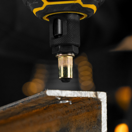 Заклепки резьбовые, стальные, оцинкованные, М8, пластиковый кейс, 40 шт. Denzel цена