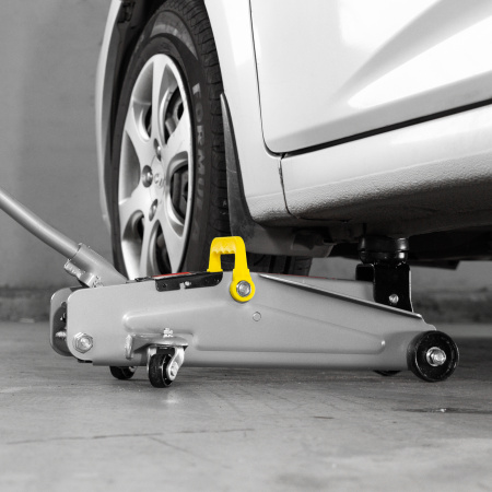 Домкрат гидравлический подкатной, 2 т, h подъема 135-385 мм, в пласт. кейсе Matrix цена