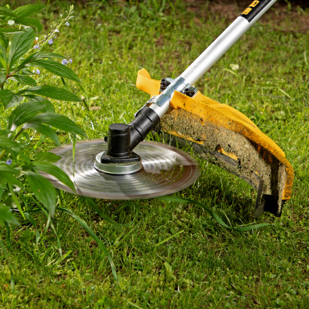 Триммер бензиновый DTL-43S, 43 см3, разъемная штанга, состоит из 2 частей Denzel цена