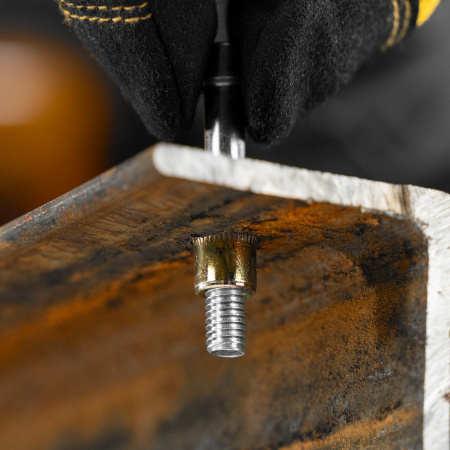 Заклепки резьбовые, стальные, оцинкованные, М6, пластиковый кейс, 70 шт. Denzel цена