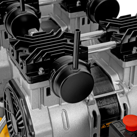 Компрессор безмасляный, малошумный DLS 3300/100, 3300 Вт,3x1100, 100 л, 570 л/мин ,блок управления Denzel