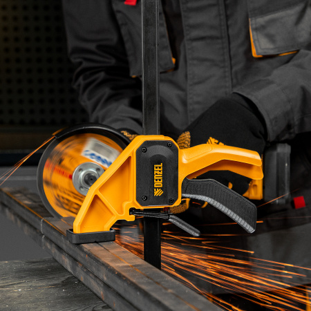 Струбцина F-образная, быстрозажимная, 300 х 80 мм, усиленный нейлоновый корпус Denzel цена