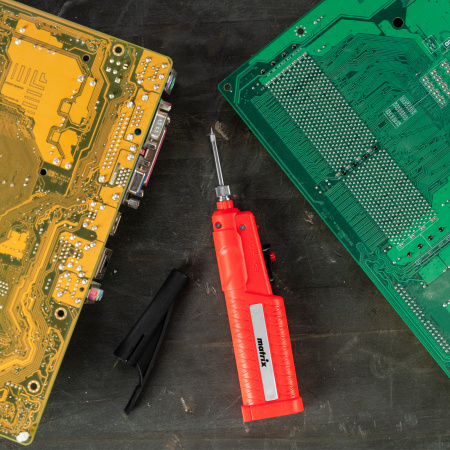 Паяльник беспроводной 4.5 В, 8 Вт, 350°С, припой 10 г, работа от элементов питания 3хАА Matrix цена