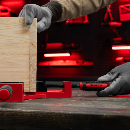 Струбцина угловая, быстрозажимная, 65/65 мм, двухкомпонентные обрезиненные рукоятки Matrix цена