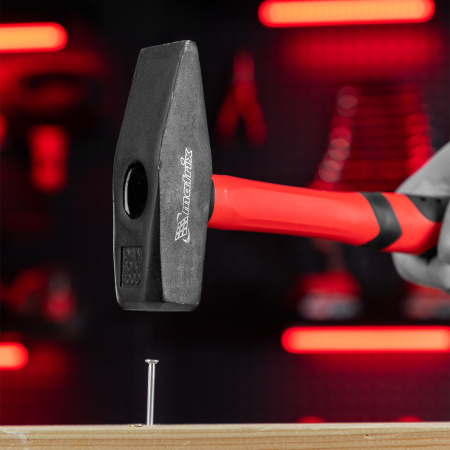 Молоток слесарный, 1000 г, фибергласовая обрезиненная рукоятка Matrix