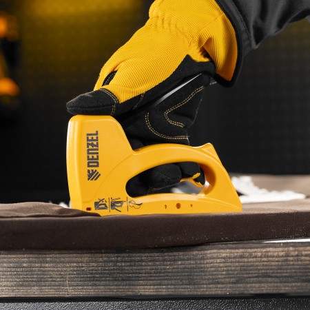 Степлер пластиковый, скобы в комплекте, тип 53, 6-10 мм Denzel цена