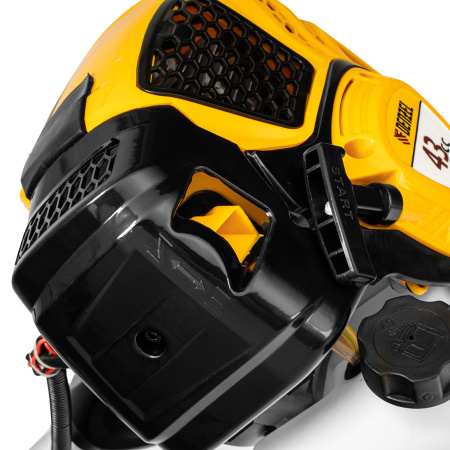 Триммер бензиновый DTL-43, 43 см3, неразъемная штанга, состоит из 2 частей Denzel цена