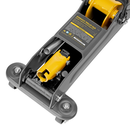 Домкрат гидравлический подкатной, 2 т, 135-385 мм, в пласт. кейсе Denzel цена