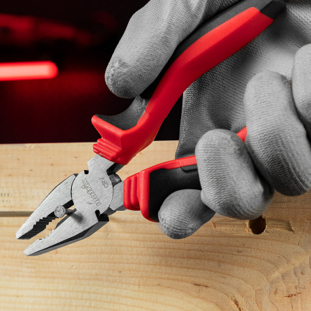 Плоскогубцы комбинированные, 160 мм, хром-ванадий, двухкомпонентные рукоятки Matrix