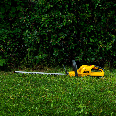 Кусторез аккумуляторный RBC510-36, Li-ion, 36 В, 4 Ач, нож 510 мм, поворотная ручка Denzel цена