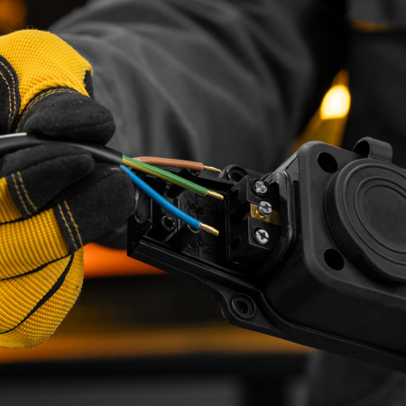 Шнур сетевой Energy Series, ПВС, 3 м, 3 x 1 мм, с неразборной вилкой, черный, Denzel цена