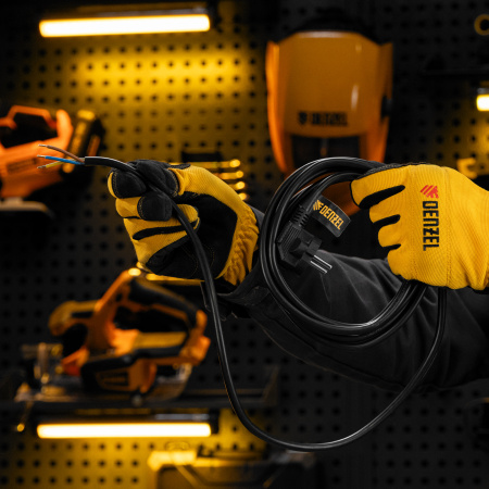 Шнур сетевой Energy Series, ПВС, 3 м, 3 x 1 мм, с неразборной вилкой, черный, Denzel цена