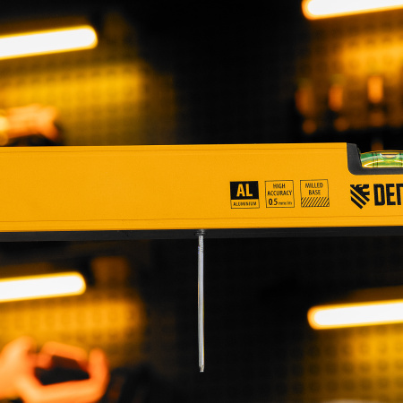 Уровень алюминиевый, магнит, фрезерованный, 3 глазка (1 зеркал.) 0,5 мм/м, 800 мм Denzel цена